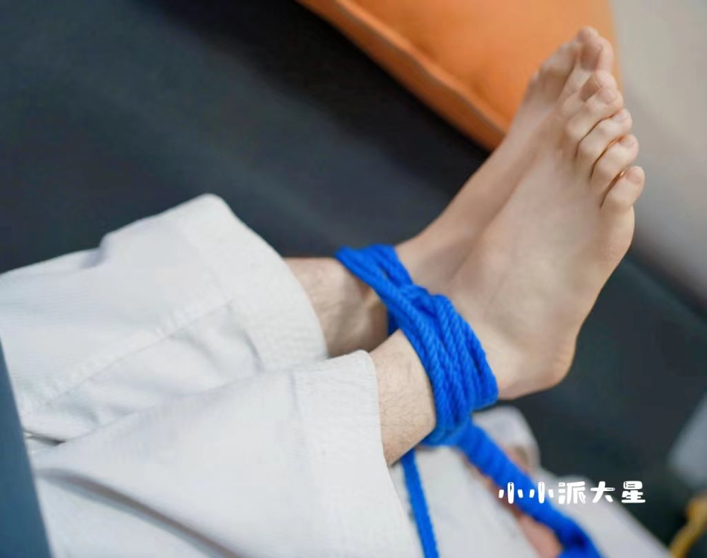 浅更一下🙂，摄影师<a href="/gongziwzc/">文之初</a>