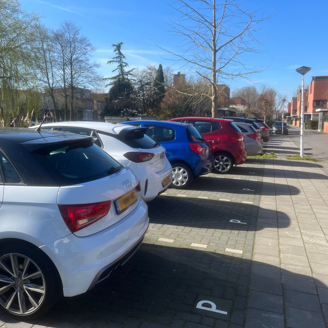 De stad is aan zet! Het parkeerbeleid uit 2016 past niet meer bij het huidige en toekomstige Zaanstad en daar moet verandering in komen! Meer parkeerplaatsen volgens de VVD. Geef jouw mening op het concept dat er ligt, kijk hier hoe: zaanstad.nl/mozard/!suite0…