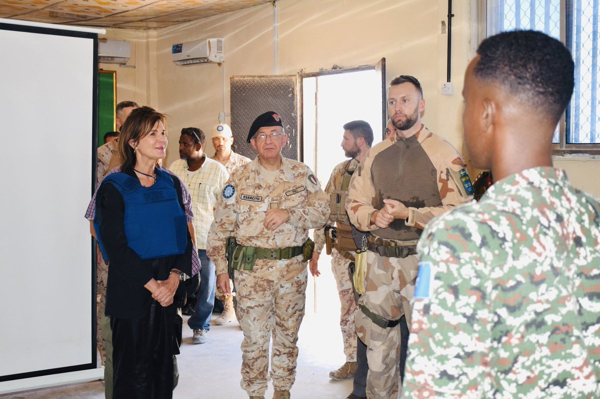 EU Ambassador Karin Johansson and EUTM Force Commander Fulvio Poli attended the delivery of non-lethal military equipment to @SNAForce at GDTC, facilitated by the European Peace Facility. This underscores the 🇪🇺EU's support in defense sector in the fight against Al-Shabaab.