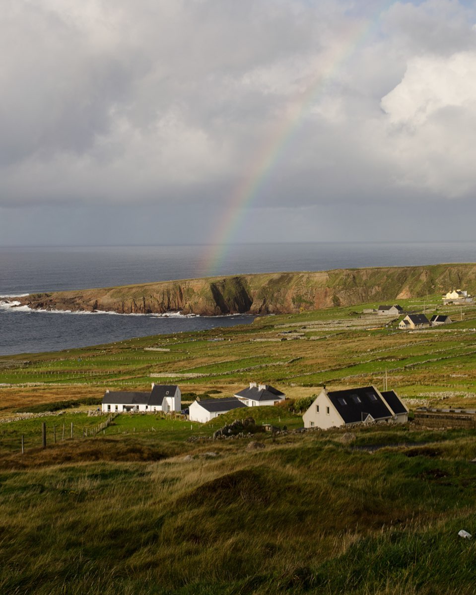 St Patrick's Day is just a couple of days away — Who's ready to celebrate? ☘️🙌 Tap the 🔗 for the *only* guide you'll need to celebrate #StPatricksDay along the #WildAtlanticWay: bit.ly/436Iqzt 📸 l_essai_photographique [IG] #KeepDiscovering