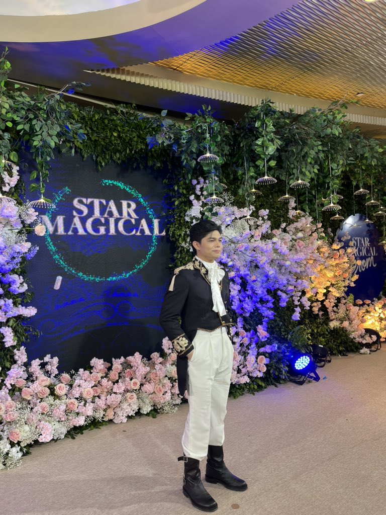 Yce Navarro, one of the new artists of Star Magic, walks the ivory carpet of the #StarMagicalProm2024. @ABSCBNNews