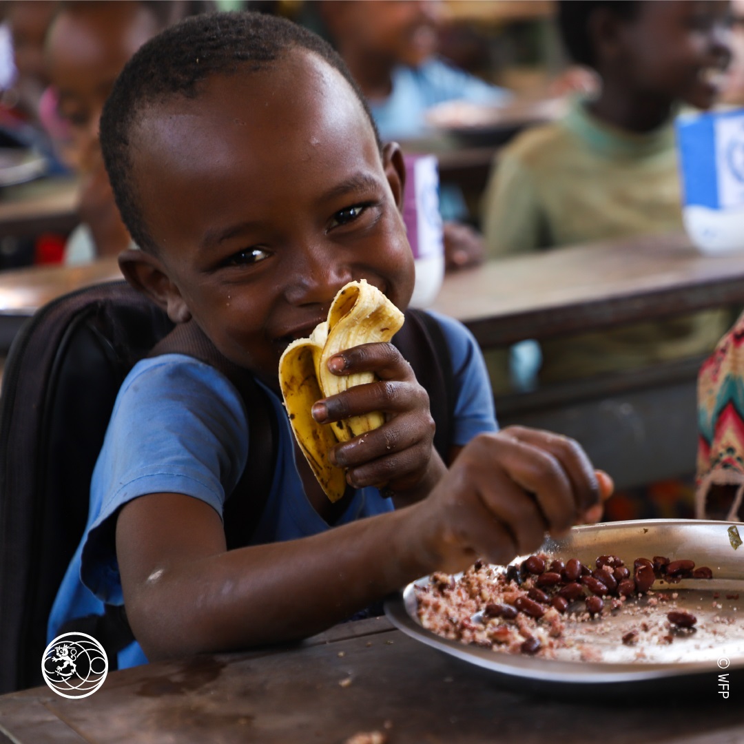 With Finnish support, a free school meal can be offered to nearly 20,000 schoolchildren in Ethiopia’s Amhara region. A nutritious meal helps sustain children and young people through the day and improves learning outcomes. 🥣🎒 #InternationalSchoolMealsDay