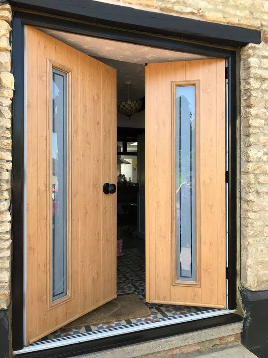 thewindowshop1's tweet photo. Absolutely love this door! Solidor's Brescia Grooved offset french with Victorian Etched Glass and a traditional pull knob. Irish Oak on White Door Slab with a Black Frame fitted in Irchester. Awesome choices by our customer. 01933 383451 if you would like a quotation. https://t.co/u63y28jd2g