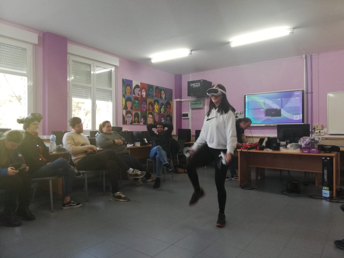 CFIEdeSoria's tweet photo. Formándonos en #realidadvirtual y #realidadaumentada en @iessanleonardo con Óscar Ortega Lorenzo @NeoCroma https://t.co/ezOsN7LP7A