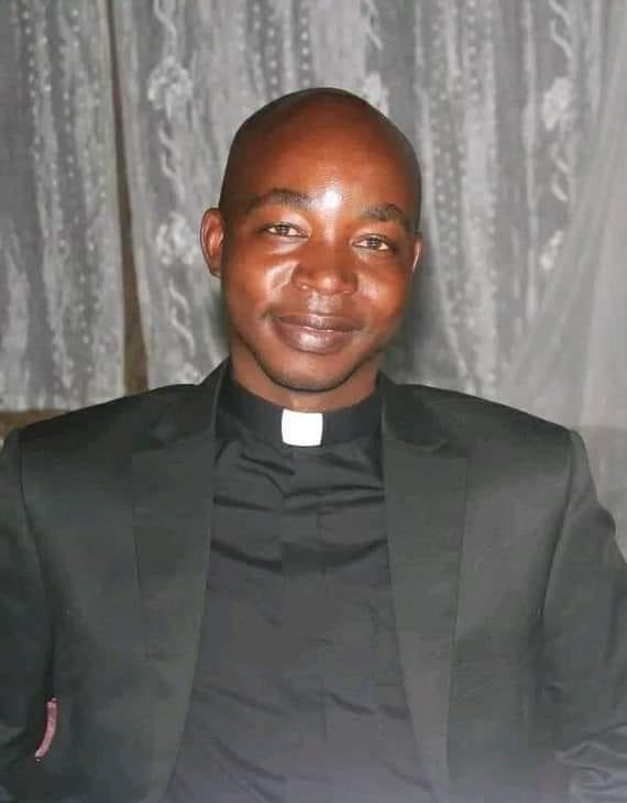 Fr. William Banda, a Catholic priest, was shot dead on Wednesday while preparing to celebrate Mass at a church in South Africa. This incident follows the murder of three Coptic monks in the country just two days prior.

Source: The Southern Cross.