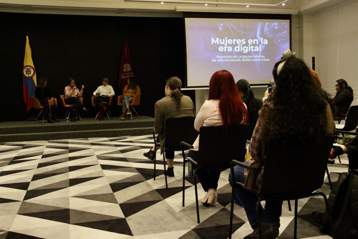 kienyke's tweet photo. @mariaximemunera @ForosK_Kienyke @URosario @CentroDialogoUR @marcelarecicla1 #ForosK 🎤 | Así transcurre el foro: ‘Desafíos de la salud mental en una sociedad hiperconectada’ de @kienyke junto a @URosario @CentroDialogoUR https://t.co/JAmheKsj1i