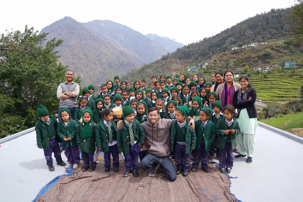 फूलदेई के अवसर पर रुद्रप्रयाग जिले के चौखम्भा जूनियर हाई स्कूल के 60 बच्चों को शिक्षण सामग्री वितरित की गई। बच्चों के लिए सामान भेजने वाले सभी दोस्तों के तहे दिल से धन्यवाद। फूलदेई लोकपर्व की आप सभी को हार्दिक शुभकामनाएं व बधाई 🌼

Follow &amp; Join Us <a href="/PHULARI_NGO/">Phulari NGO</a>