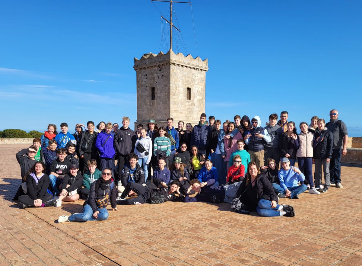 les 4èmes hispanisants sur les traces de Gaudi à Barcelone 🇪🇸 : immersion en famille pour pratiquer l'espagnol et découverte culturelle la journée🖼️Merci aux enseignants pour ce projet☀️#PEAC @DASENDROME @drareicgrenoble