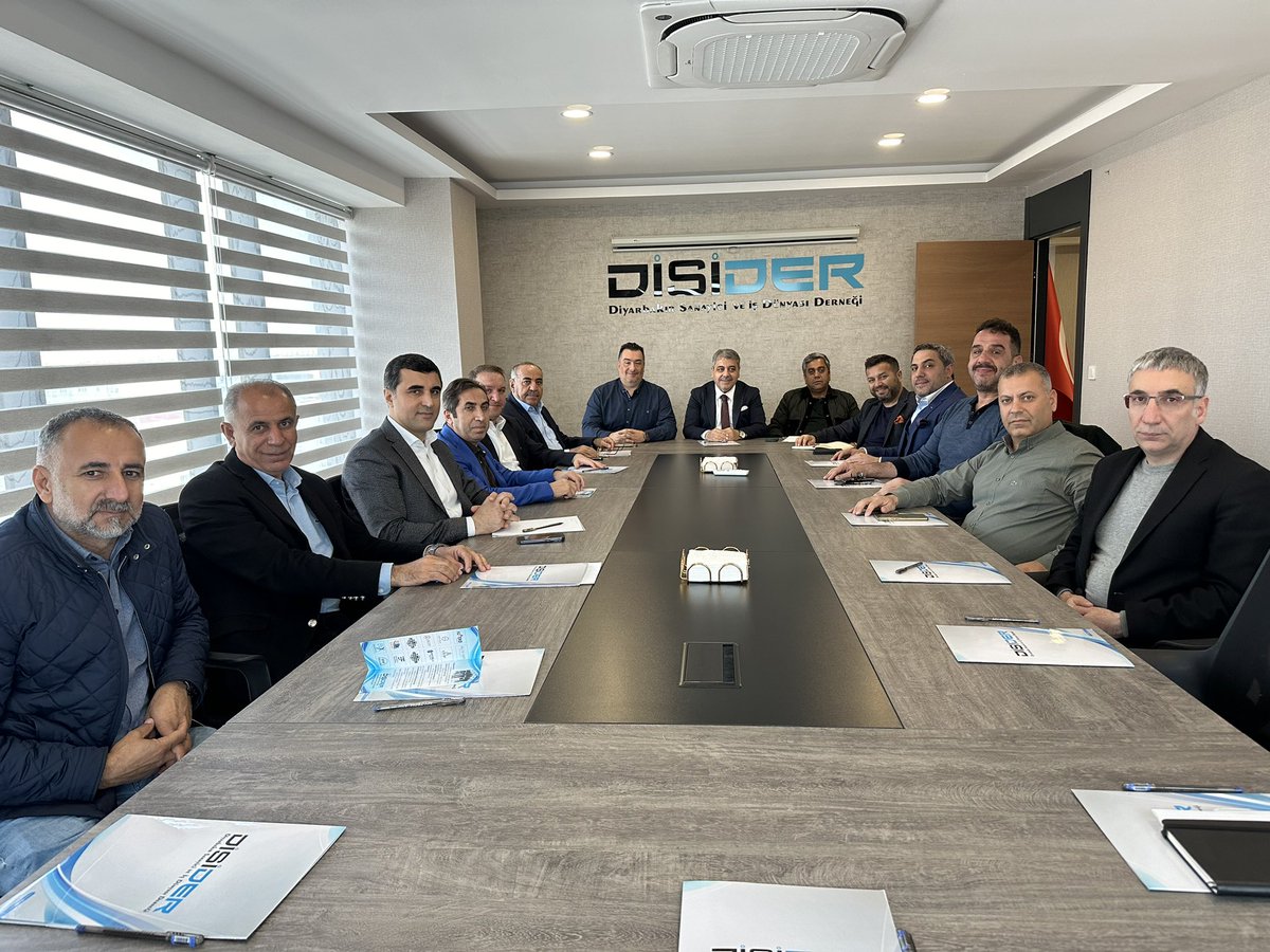 Nef inşaat Türkiye Satış Direktörü Sn. Emre Erkan ve beraberindeki heyet derneğimizi ziyaret ettiler. Sektörle ilgili istişarede bulunarak ortak projeler üzerinde fikir alışverişinde bulunduk.
Nazik ziyaretlerinden dolayı teşekkür ederiz.
