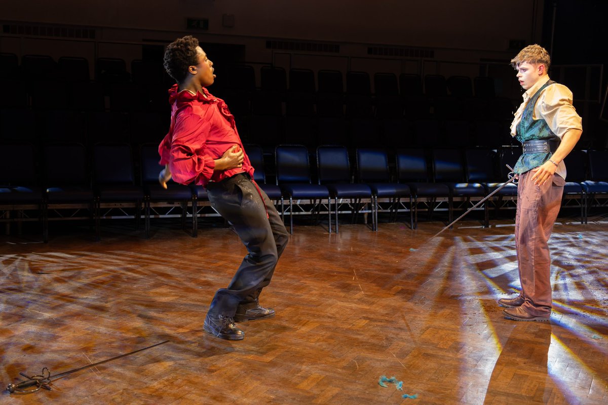 KingsSchoolRoch's tweet image. The spectacular fights in our play “Romeo and Juliet” have been choreographed by local theatre company Fleur de Lis @FleurDL_Theatre 

Only a few tickets available for Saturday’s performances. Book now: ksr.org.uk/romeojuliet

#kingsschoolrochester @KingsRochDrama