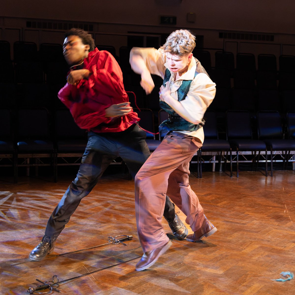 KingsSchoolRoch's tweet image. The spectacular fights in our play “Romeo and Juliet” have been choreographed by local theatre company Fleur de Lis @FleurDL_Theatre 

Only a few tickets available for Saturday’s performances. Book now: ksr.org.uk/romeojuliet

#kingsschoolrochester @KingsRochDrama