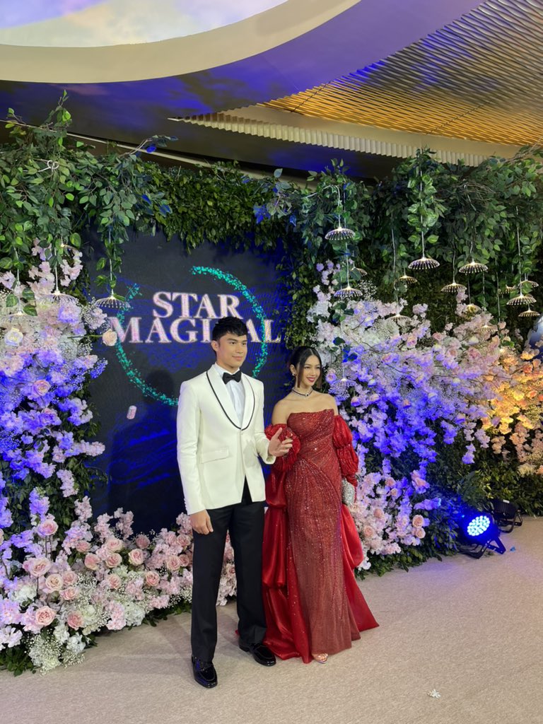 Kaori Oinuma and Jeremiah Lisbo look sophisticated as they strut the ivory carpet of the #StarMagicalProm2024 together. @ABSCBNNews