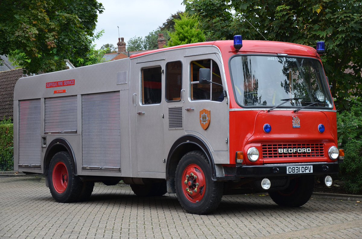 It's been awhile since I've done a #ThrowbackThursday photo so I thought I'd share one today with the hope of getting back to it weekly. Today's photo is of a 1986 Bedford TK which belonged to @SuffolkFire and was brand new to Needham Market 🚒📷 fire-rescue-photos.com