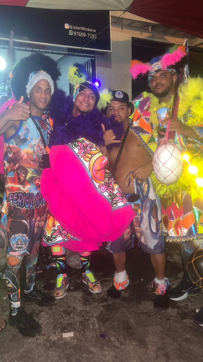 NenhumTurma's tweet photo. Registro do carnaval com os amigos
Turma zuação de madureira 
Turma geração de Guadalupe 
Turma embrazados de Guadalupe 
Turma tenta sorte de Guadalupe
Tmj meus amigos. 🎌 https://t.co/sVXDUgBGgH