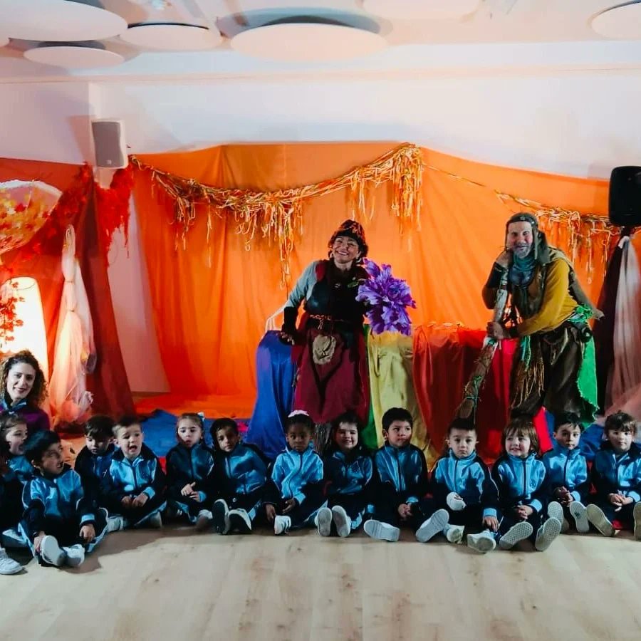 sanjosevalde's tweet photo. 👉Toda #Infantil y #1EP #2EP han disfrutado con @laCharlonja y su obra ha:DUENDES 👺👺 LOS GUARDIANES DEL ARCOIRIS;🌈🌈🌈
#SanJosé #Since1878 #colegiosHHCC #EducaciónVicenciana #colegiosconalma #niñosquesonríen #alumnosgeniales #micolegiomola #loqueimportaesvivirlo https://t.co/TV4o7rlYZA