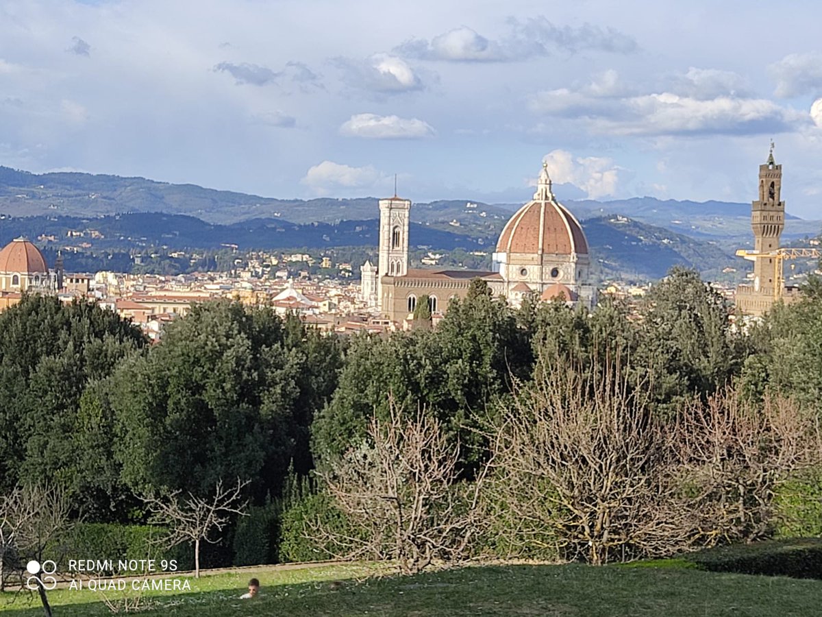Les 4èmes italianisants🇮🇹 à la découverte de la Toscane sur les traces de Léonard de Vinci 🚌Culture, pratique linguistique, vie en groupe 🍝 et soleil ☀️: une expérience unique pour eux. Merci aux enseignants pour cette organisation #PEAC @DASENDROME @drareicgrenoble