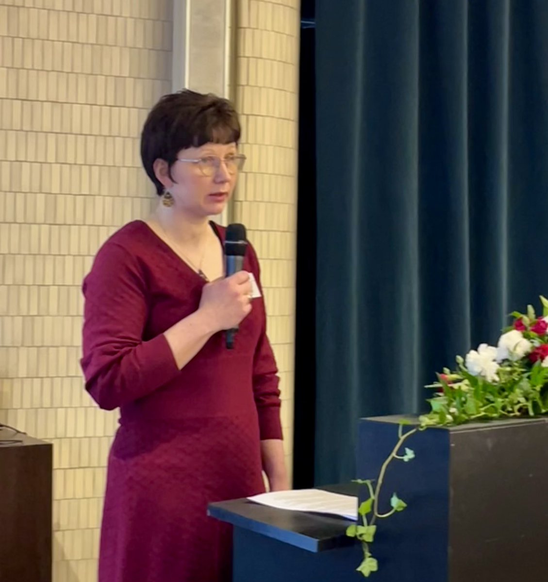 Lomituksen tärkeyttä ei voi liikaa korostaa: eläimet tarvitsevat ihmistä ja hoitoa joka päivä, yrittäjät tarvitsevat välillä vapaata sitovasta työstään, muistutti maitotilayrittäjä <a href="/HVuotila/">Henna Vuotila</a> #Lomitus50 -seminaarissa.