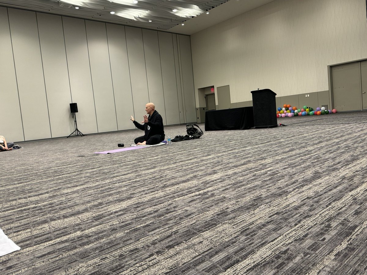 Start Your Conference Day with Mindful Movement with Chris Ramsey 🧘‍♂️Happy to connect with @Breathe4Change_ family 🧘‍♂️@SHAPE_America #SHAPECleveland @HISD_HPE @PineyElem