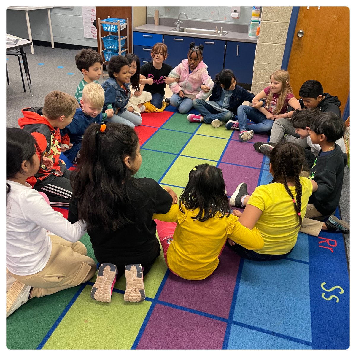 Flores2ndGrade's tweet photo. Students in Room 203 were applying their POG skills by treating others with respect and kindness and listening respectfully to others during Morning Meeting. #POG #EthicalandGlobalCitizens #Communicators #cresconnections #centreridgees https://t.co/qRrCa6O9wf