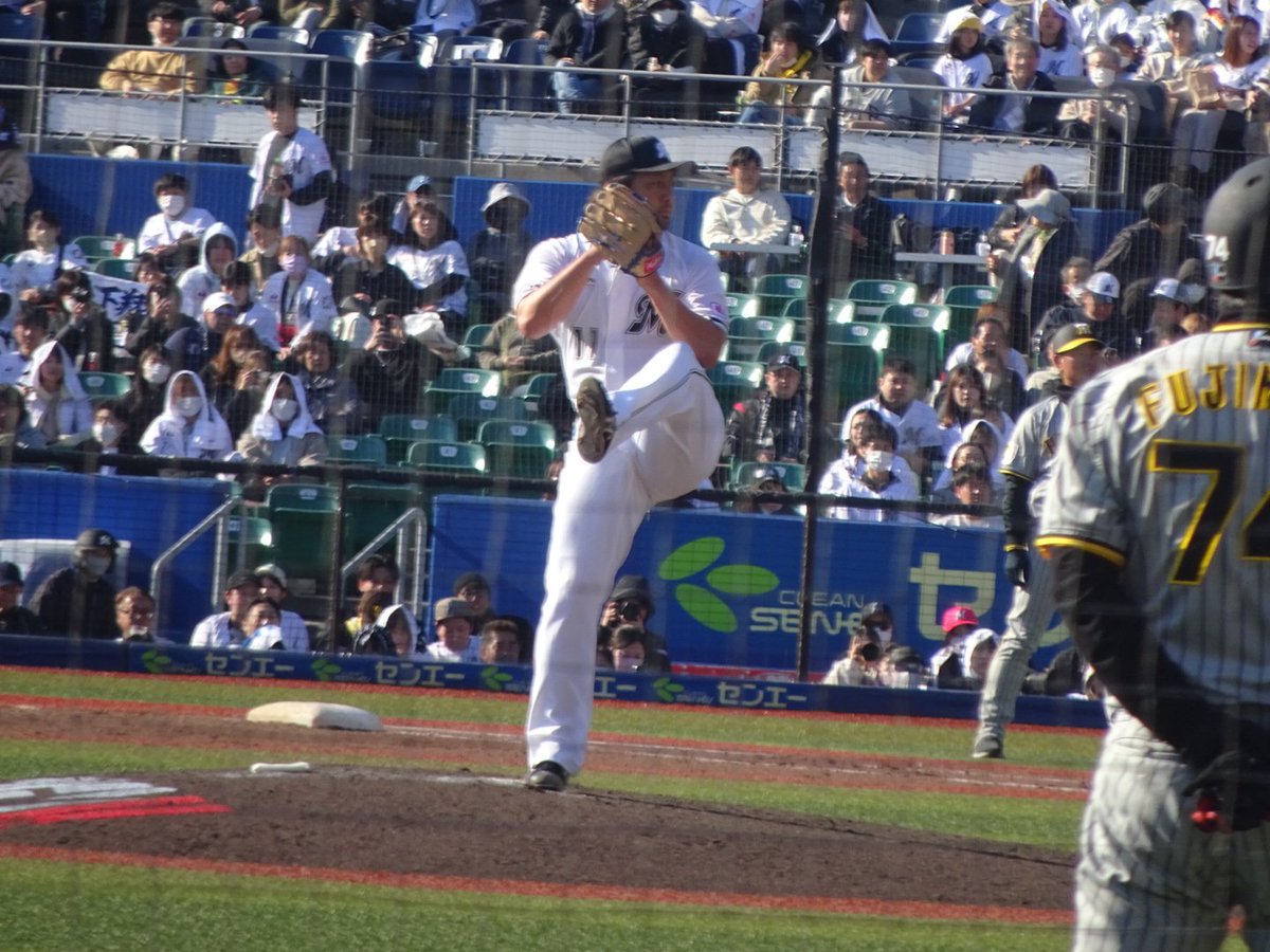kingdomhurts's tweet photo. 昨日見れたロッテの選手で特に好きなのはこの4人かなぁ。
山口選手はホントまとう雰囲気が大砲のそれ。
今年20本、もっと言うなら30本放り込んでほしい。 https://t.co/sRNv3Sdvrb