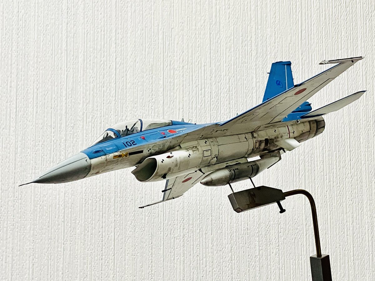 Kuranny3's tweet photo. ハセガワ48ギフツー
ピトー管も届いて無事ロールアウト。
去年の岐阜航空祭前後の写真を参考に、デモ飛行仕様で仕上げました。
今週末開催の　#松本城下町モデルコレクション　にて、#DHT同盟 枠にてお披露目です。主翼下側のウェザリングにご注目頂けたら嬉しいです。
野外撮影は来週以降のお楽しみ。 https://t.co/kxGhbvezlv