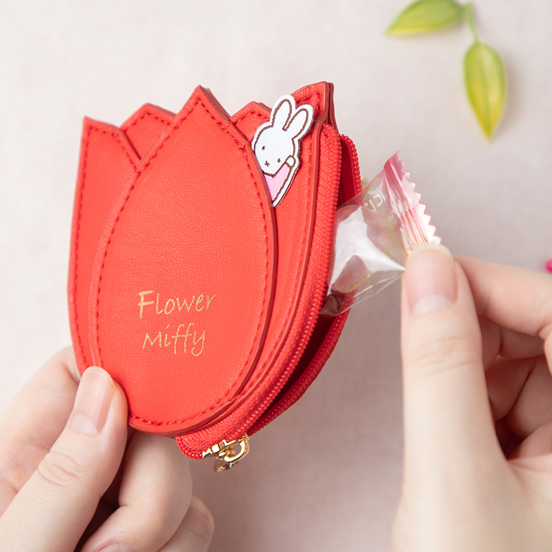 FlowerMiffy's tweet photo. 新商品【3/19発売　チューリップポーチ】🌷
ミッフィーがチューリップの花びらのすきまからひょこっと顔を出して
元気にあいさつしているようなイメージのアイテムです。
販売価格：3,080円（税込）

ネットショップではチューリップのアートフラワーとセットで販売🌷
セット販売価格：3,410円（税込） https://t.co/zpwpQU2KFE