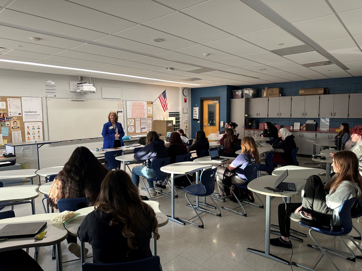 MASSforRep's tweet image. I was a guest speaker talking about my favorite topic, early childhood development, at my alum - Lincoln High School 🦁 in Ms Migneault advanced child development's class. Thank you for the invite to engage with super students!

#lincolnhighschool #lincolnri #lhs
