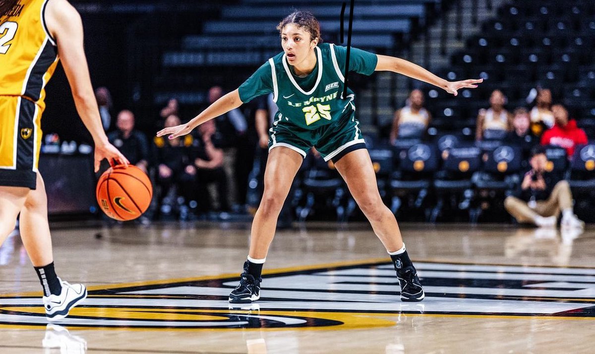 MiddletonHappy's tweet photo. Game Day!!! Come support @Leah_Middletonn and  @LeMoyneWBB  in their NEC semifinal game against FDU- 7:00 pm Ted Grant Court💚🏀💛 https://t.co/tl8cbem5g7