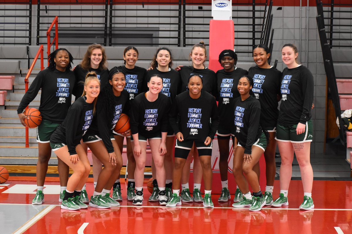 MiddletonHappy's tweet photo. Game Day!!! Come support @Leah_Middletonn and  @LeMoyneWBB  in their NEC semifinal game against FDU- 7:00 pm Ted Grant Court💚🏀💛 https://t.co/tl8cbem5g7