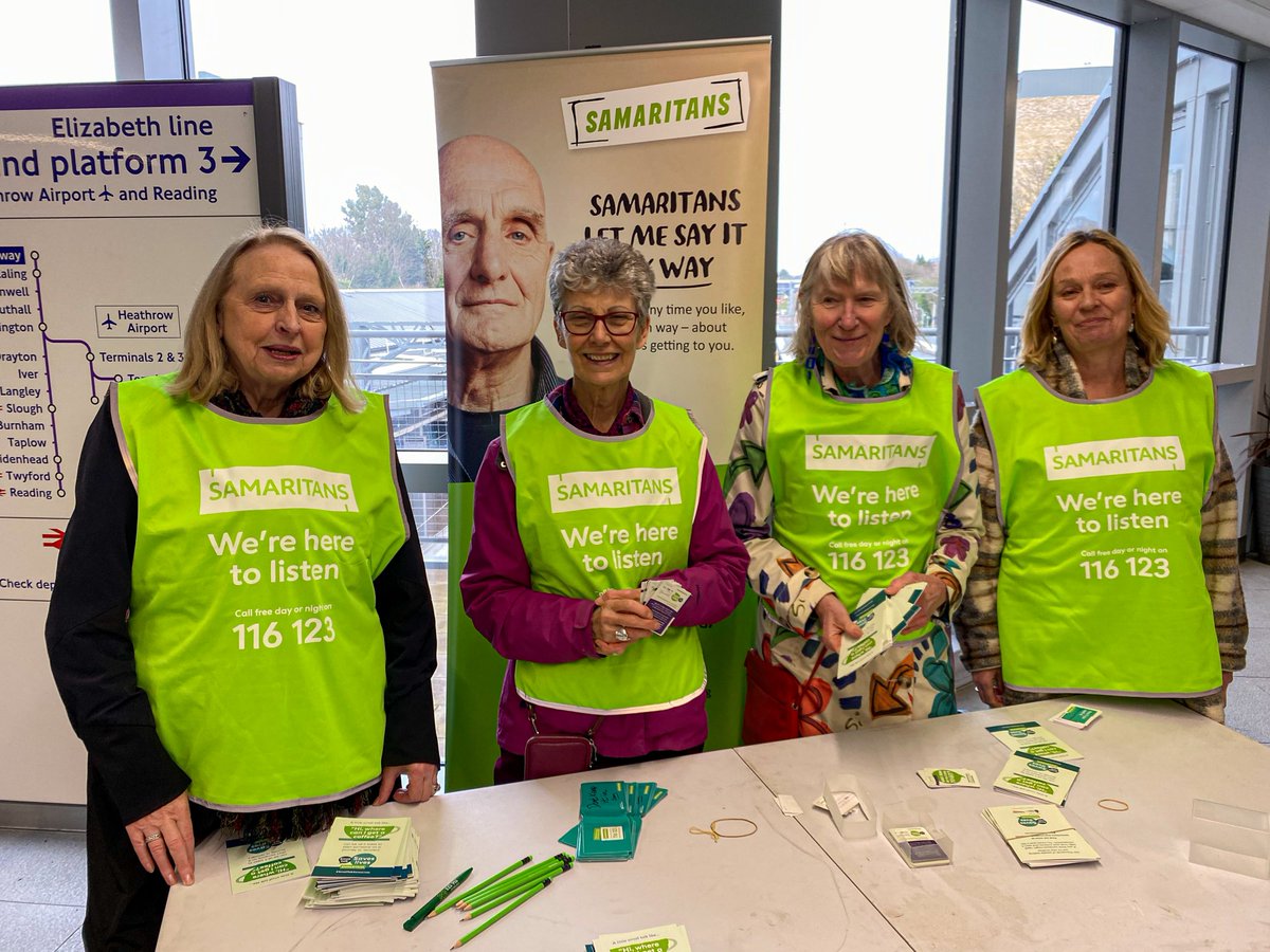 #Ealing #Hammersmith & #Hounslow @Samaritans volunteers at #EalingBroadway station for #SmallTalkSavesLives #ItsGoodToTalk #ListenToAFriend @ElizabethLn_Bot #ElizabethLine