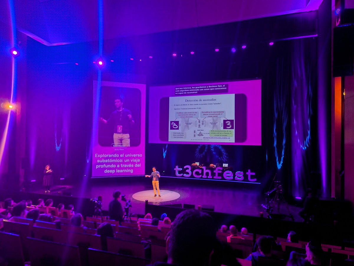 cesalberca's tweet photo. Ahora @saul19am nos da una charla sobre el universo subatómico. Fun fact, nos conocemos del instituto, que fuimos al mismo en Alcorcón. #t3chfest24 https://t.co/Gk9P2kJosm