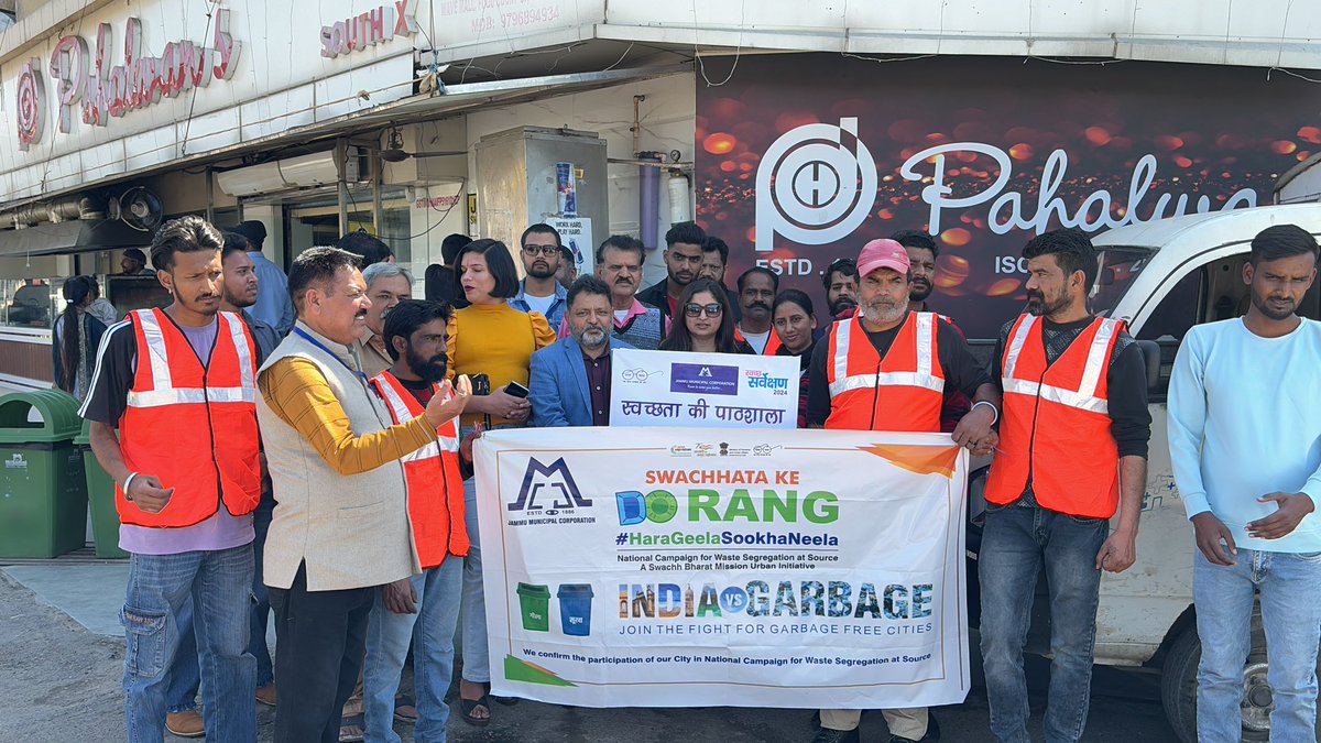 Was honored to be a part of the launch of #SwachhtaKiPathshala at Gandhi Nagar Jammu by JMC… 

@jmcjammu @jmcsbm @BIGFMJammu 

Thanks to @iconceptreseller for the vouchers for participants 😊