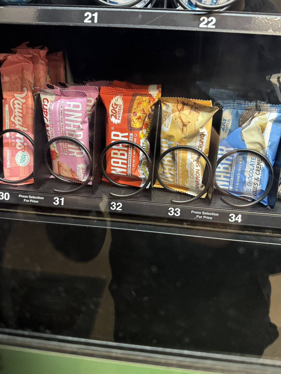 NickBrunette23's tweet photo. Shawano, Wisconsin, doesn’t have a @ChipotleTweets, @qdoba, or even a @GNCLiveWell, but the local gym stays 
stocked with @anabarofficial! @TheRemyJames #Anabolic https://t.co/ZvIt8fQyVC