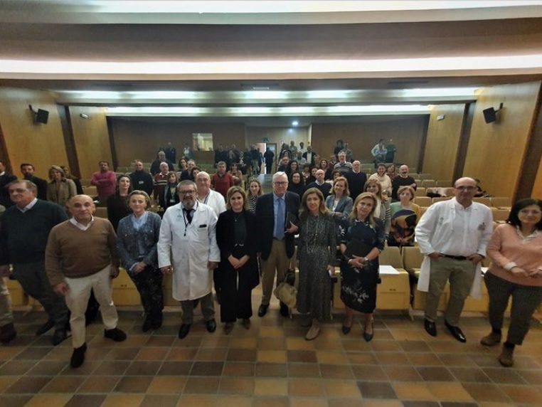 _FAISEM's tweet photo. 14/03/24 - Silvia Maraver, gerente de FAISEM, ha abordado los espacios de cooperación entre la Red de Salud Mental y FAISEM en una jornada de trabajo en la Comisión de Dirección de Unidades de Gestión Clínica de Salud Mental Adicciones y Sociosanitario (Cabra, Córdoba).@saludand https://t.co/jleGD73uwy