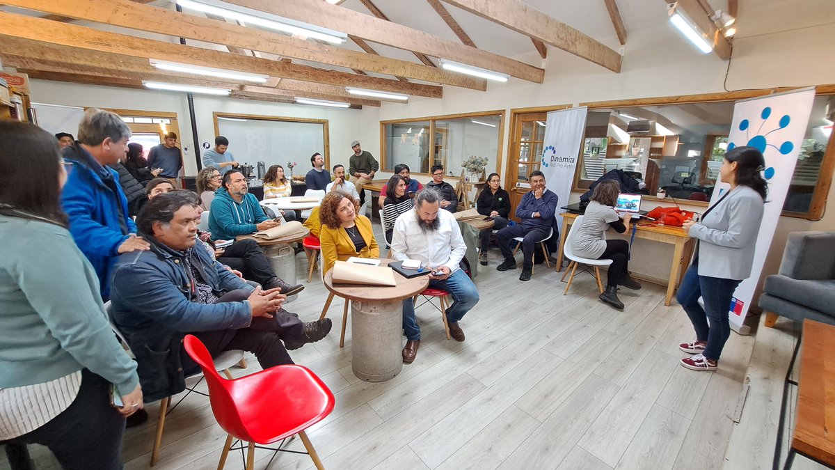 CorfoAysen's tweet photo. 🚀 Finalizamos el día en #CorfoConecta Coyhaique, resaltando cómo la creatividad y el compromiso convierten desafíos en oportunidades. ¡Juntos construimos un futuro brillante para Aysén! #Networking #Compromiso 🧵6/6 https://t.co/cOUuw2qBg0
