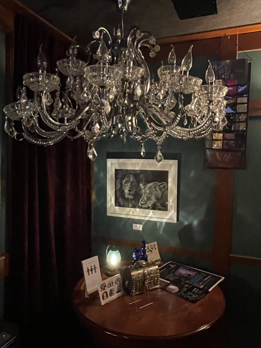 0921_kenken's tweet photo. 明日から #成形の功徳 様で三人展！

ほんの一部ですが写真を〜✨
すごくすごくいい雰囲気のBAR🍸

お一人様、カップル、大勢でも、優しくあたたかく迎え入れてくれるお店です😌

音響設備も完備でカラオケも歌えますよ〜🎤🎶
#フードフィルムフェスティバル 
#サッポロシネマバル https://t.co/ln1acG93E9