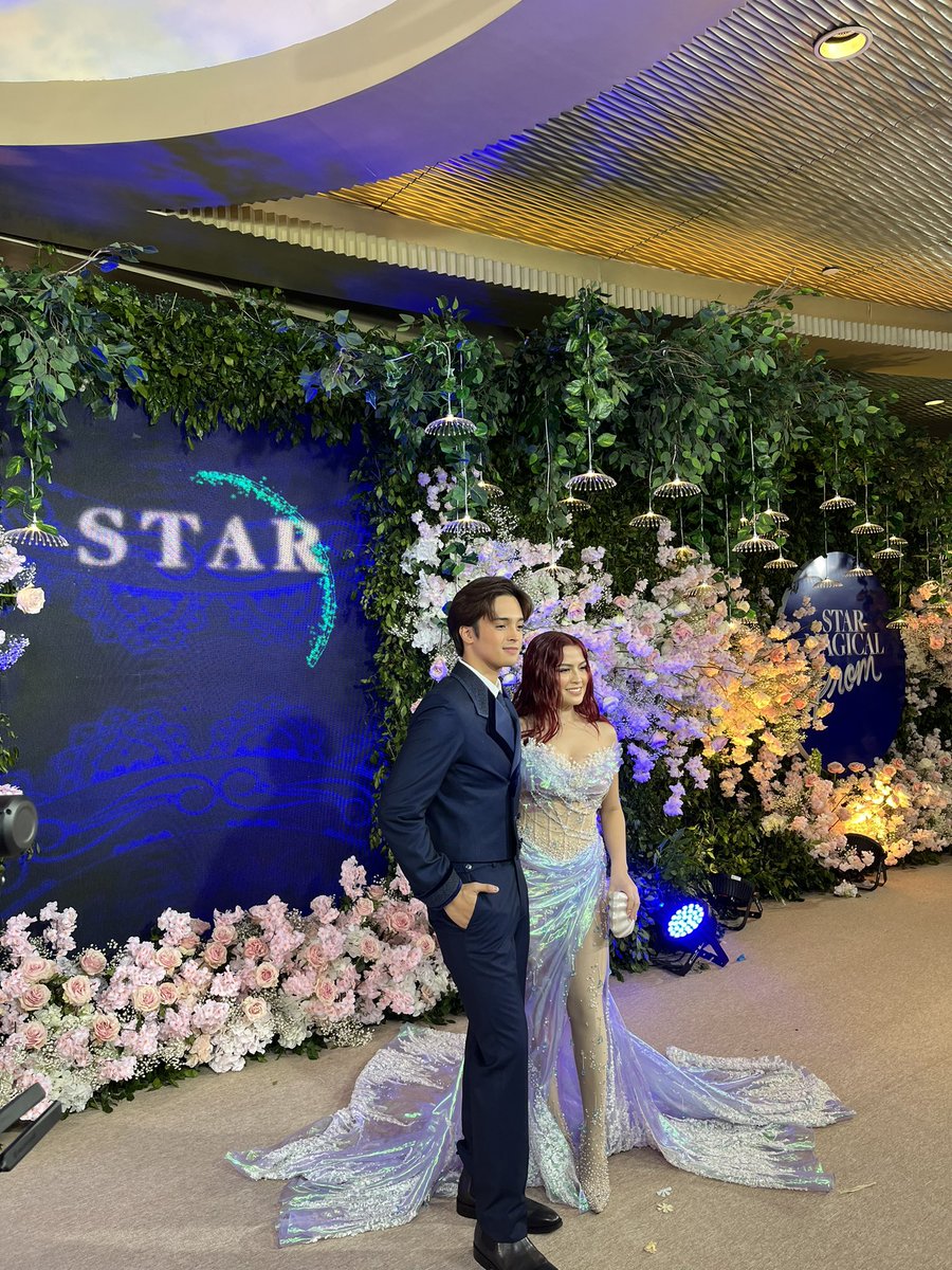 ABSCBNNews's tweet photo. The KDLex moment! 😍

KD Estrada and Alexa Ilacad are looking like a real life prince and princess at the #StarMagicalProm2024 ivory carpet. #StarMagicalFairytaleNight | via @iannagayle

LIVE: https://t.co/wbkidPvRyO https://t.co/BIkBahdZxc