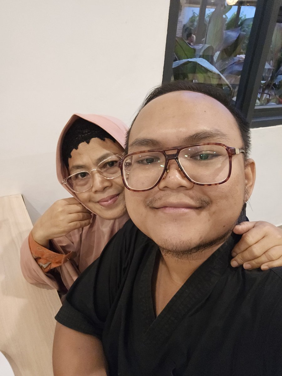 bukutulisQ's tweet photo. Sejak 2023, I am very #grateful bisa sering2 ketemu #mamake #papake
Alhamdulillah 3x. They are my strength, my protector til jannah. Walau tiap hari video call, tetep aja emang ketemu langsung itu paling best!
Semoga teman-temanku juga bisa melakukan hal yg sama, even more! https://t.co/vrHcsNiqdR