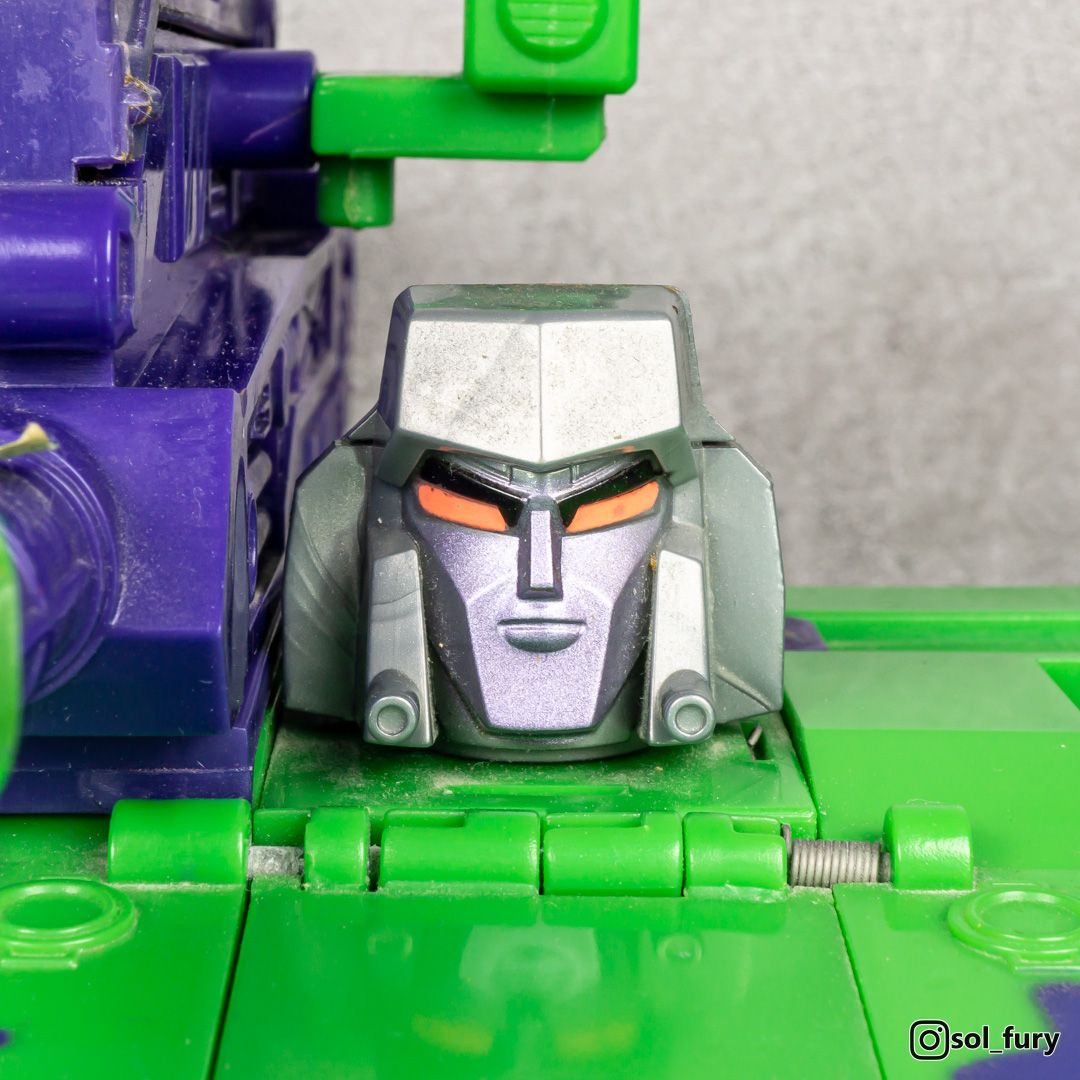 SolFury's tweet photo. Megatron attack!

#transformers 
#transformersgeneration2 #transformersg2 https://t.co/5xJSlJuiRJ