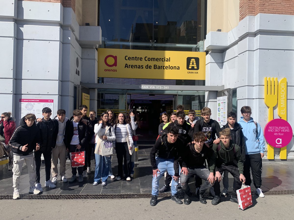 Escola Maria Cortina tweet media