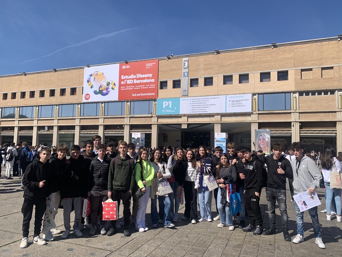 Escola Maria Cortina tweet media