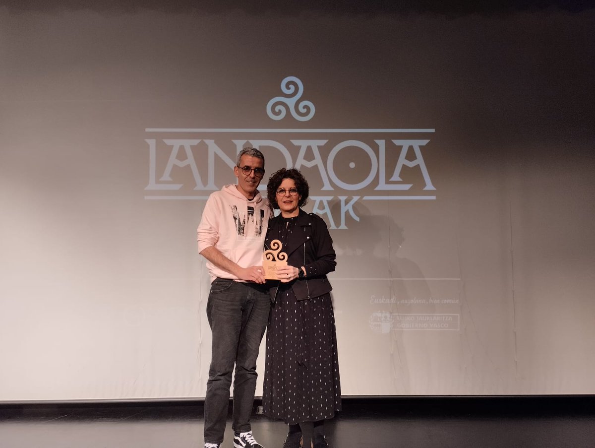 🏅 Bergarako Udalak Landaola Saria irabazi du Oxirondo azokako ‘Elikaenea’ ekimenagatik.

Ainhoa Lete eta Markel Azkargorta zinegotziek ‘Elikaenea’k piztutako ilusioa eta interesa” nabarmendu dituzte beren hitzartzean.

🔗 bergara.eus/eu/node/19297

#Bergara #IzanBiziEkin