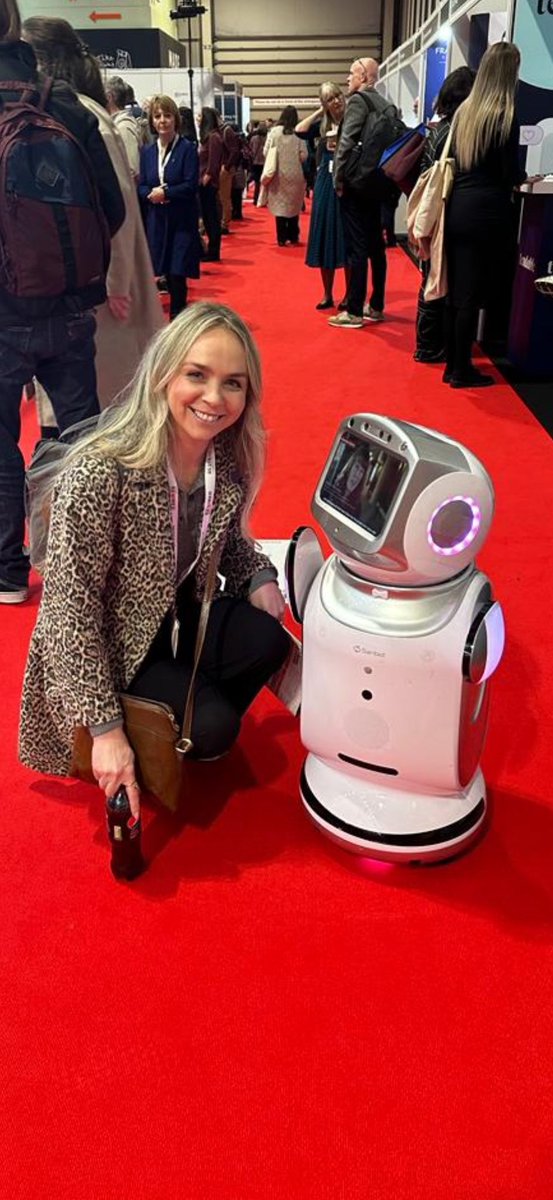 jowelsh81's tweet image. I had an amazing time at #Rewired24, feeling inspired and privileged after listening to the incredible work taking place in digital healthcare. And not forgetting having the chance to meet up with friends old and new. 
#iwantsomeonetolookatmelikethisrobotdoes #robotlove