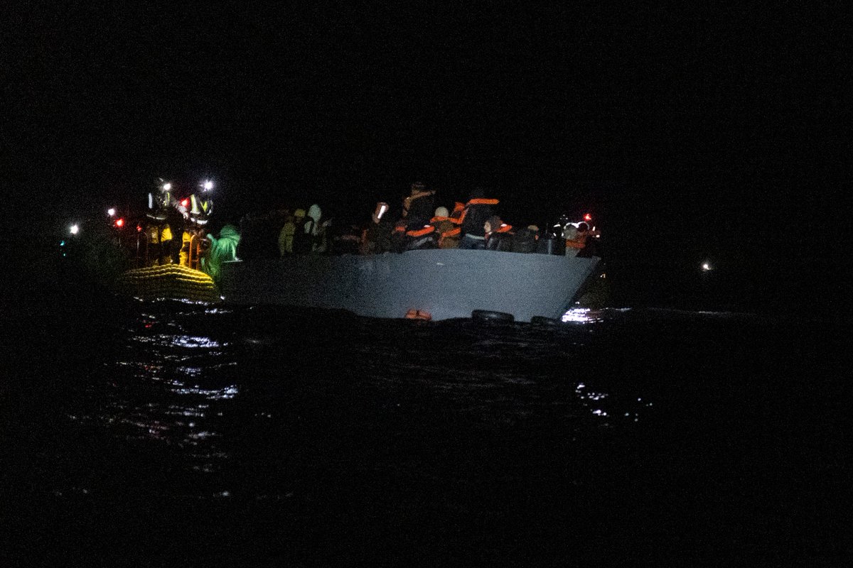 Yesterday evening, our team was instructed by Italian maritime authorities to rescue a boat assisted by Trotamar III. The crew of the sailing boat had distributed life jackets to survivors on the double decker wooden boat. 113 people incl. 6 women and 2 children were rescued.