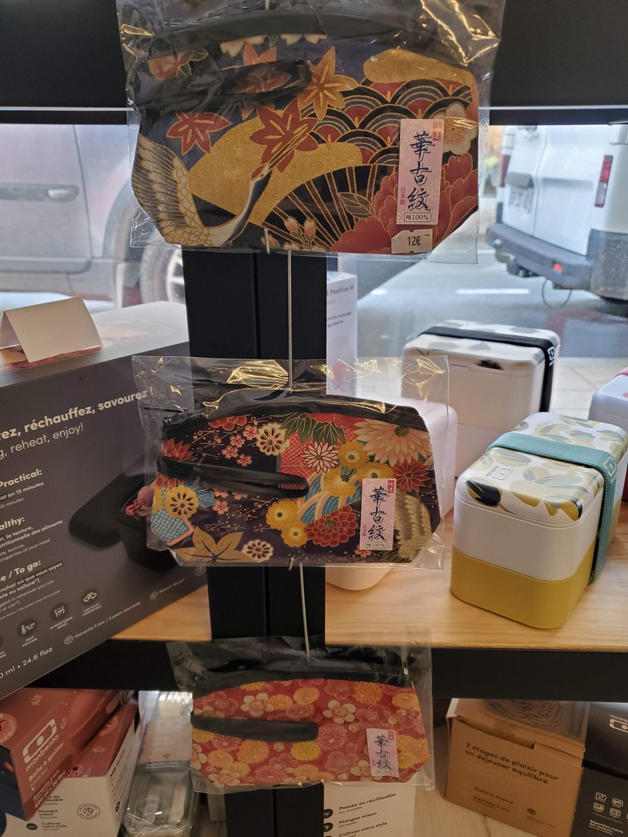 MangaKissa49's tweet photo. ✨Nouveautés boutique fabriquées au Japon✨

Vous pouvez aussi retrouver notre vaisselle japonaise, nos boites à bento, nos boites à thé, nos couteaux japonais, … 

#mangakissa #restaurant #epiceriefine #cafemanga #atelier #boutique #figurine #manga #lecturemanga #angers #japon https://t.co/MdomzyZriQ