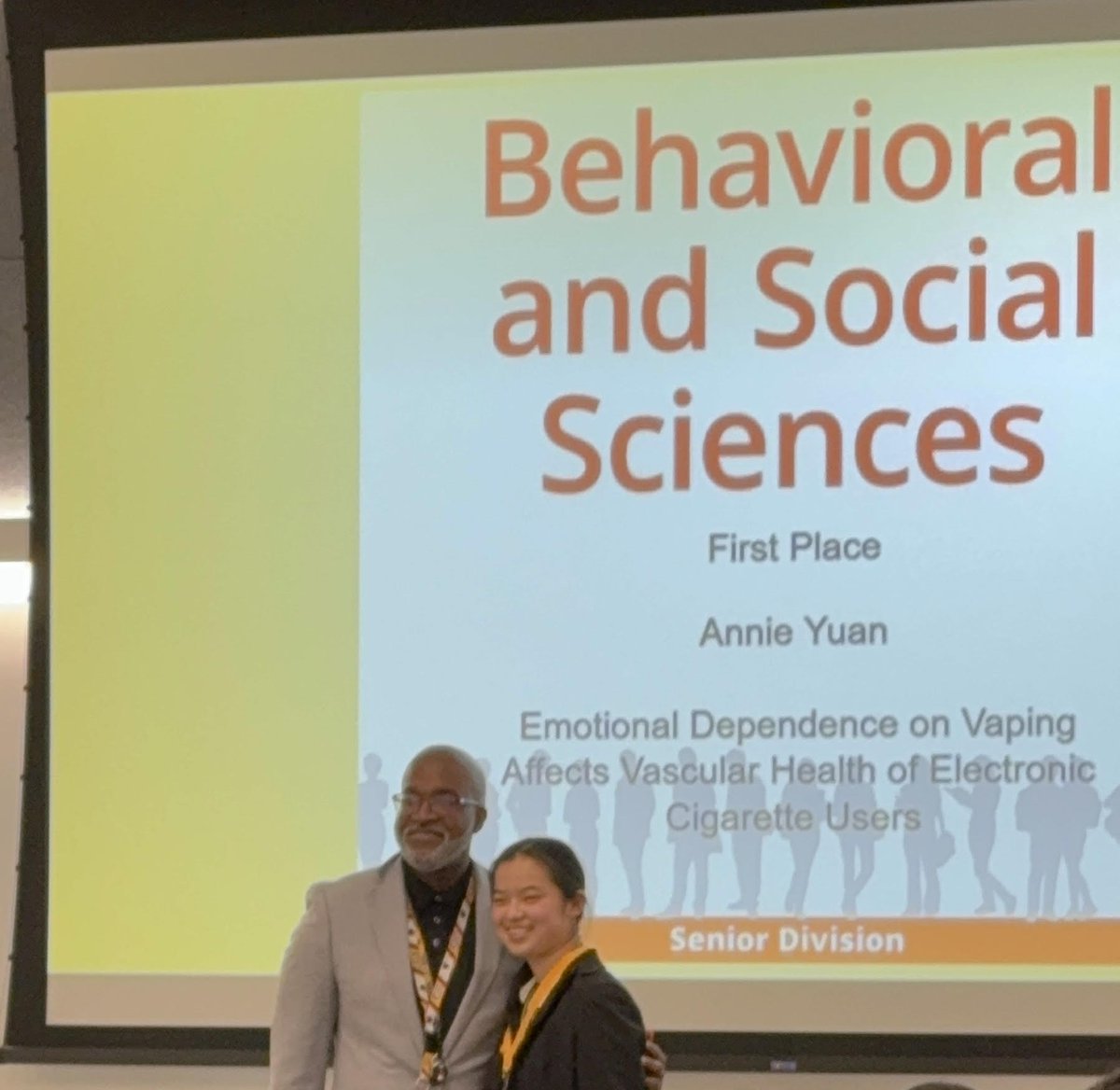 Congratulations to Annie, high school student and medical science intern at @theVIPlab, who was just awarded 1st place in the B&SS category at the Metro Richmond Science STEM Fair for her work investigating #emotions and #ecigs! @VCUUROP @VCUCHS @VCUHealth @vcukhs