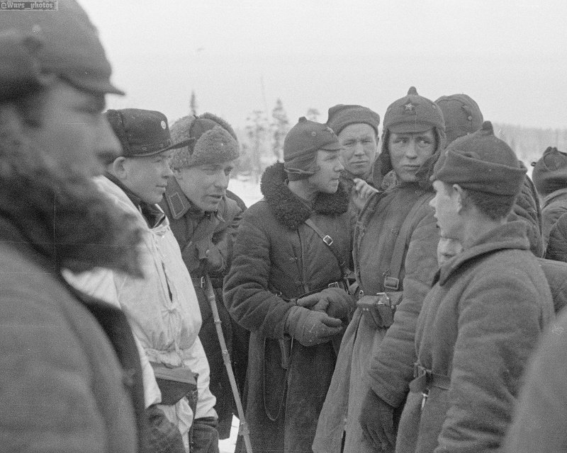 Pierwszego dnia po zakończeniu wojny radziecko-fińskiej, delegacja fińska przybyła na pozycje 54 dywizji Armii Czerwonej. 

Jezioro Saunejärvi w pobliżu miasta Kuhmo. 

Zdjęcie datowane na 14.03.1940 r.