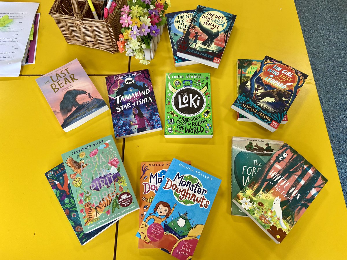 clairewood03's tweet image. When you come back off your lunch and you have had a lovely little delivery left for you in class 🥰📚. We can’t wait to lose our imagination and be taken to far away places. #bookclub #welovetotead #classlibrary @MasefieldCP