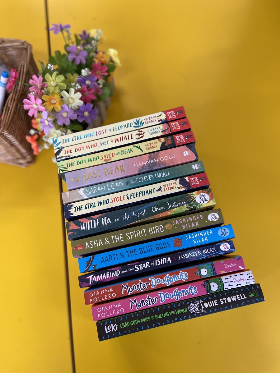 clairewood03's tweet image. When you come back off your lunch and you have had a lovely little delivery left for you in class 🥰📚. We can’t wait to lose our imagination and be taken to far away places. #bookclub #welovetotead #classlibrary @MasefieldCP