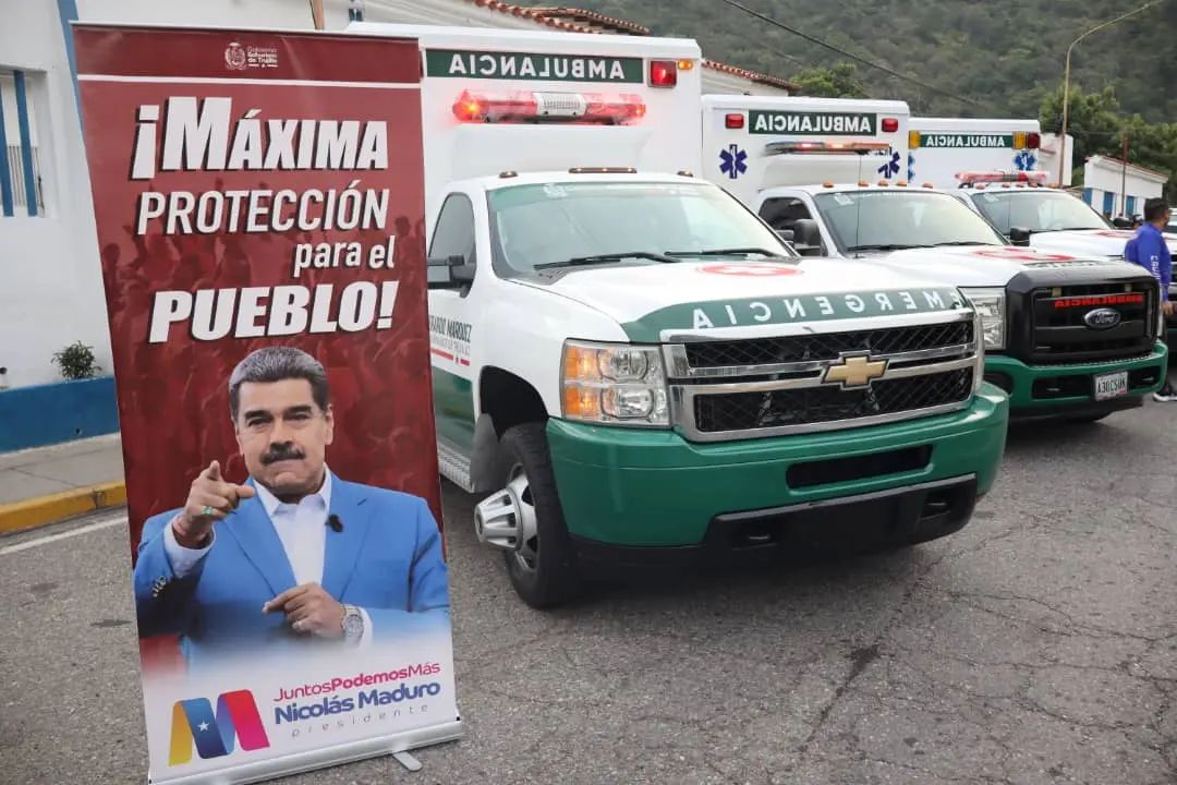 GobTrujillo's tweet photo. #EsNoticia 📢|| Gobierno de Trujillo entrega ambulancias repotenciadas a tres municipios del estado como parte del plan de atención para el pueblo.🚑🚨
#AvanzandoPorVenezuela https://t.co/ylHnAf44xu